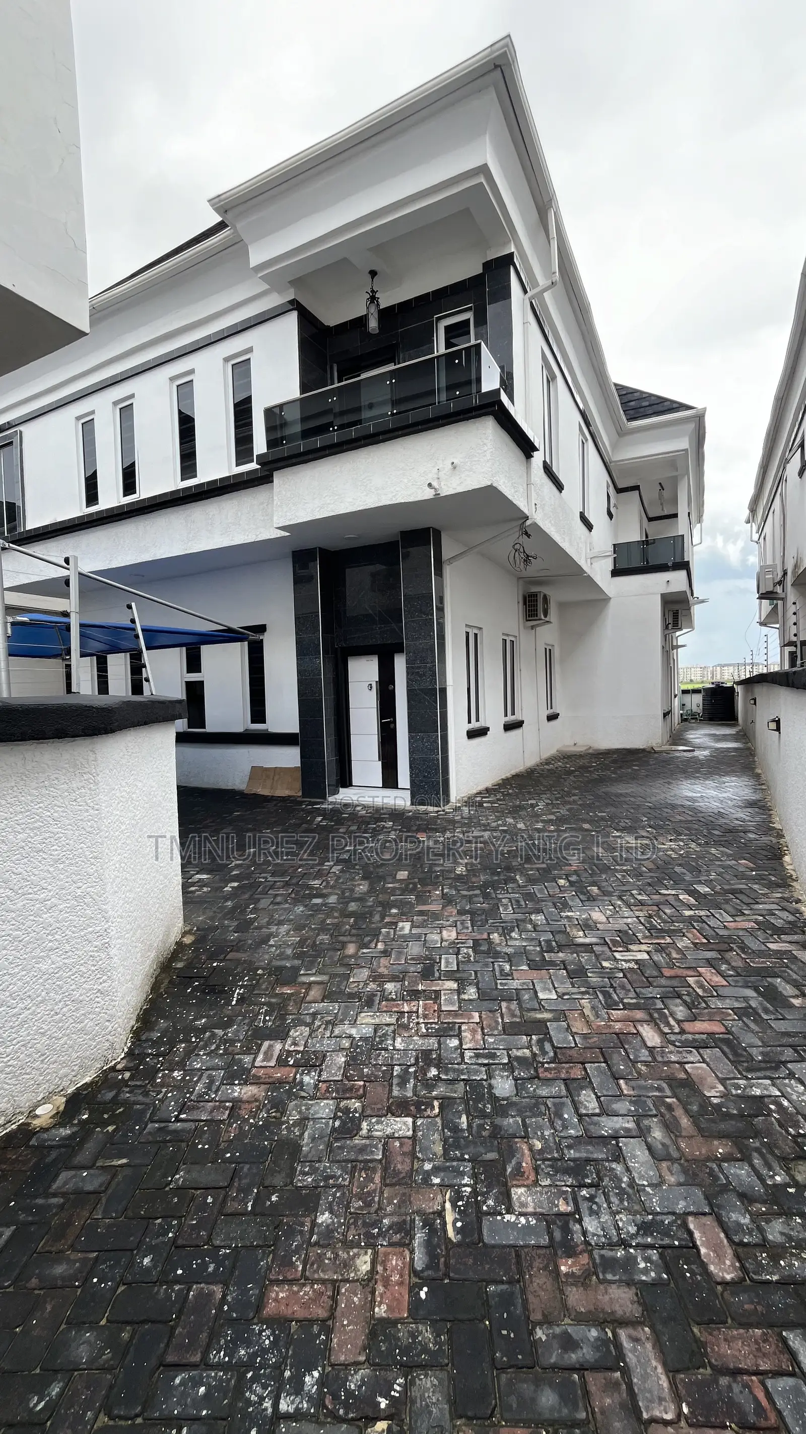 5bdrm Duplex in Chevron for rent in Chevron