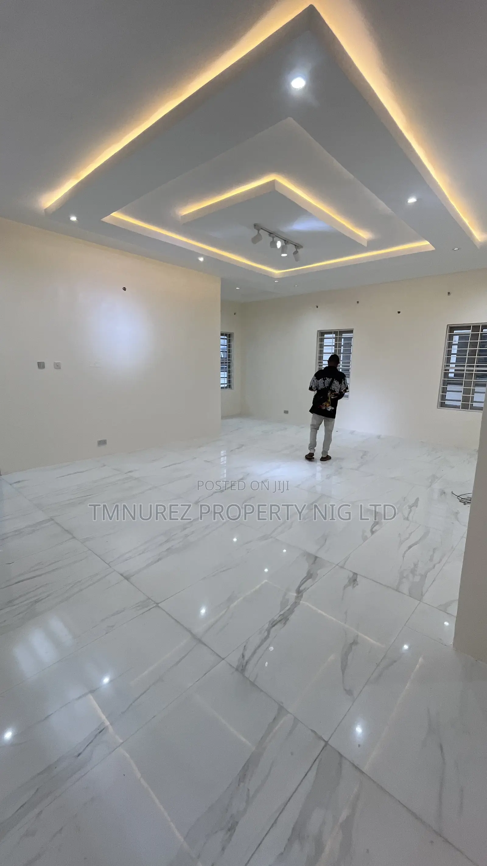 5bdrm Duplex in Chevron for rent in Chevron
