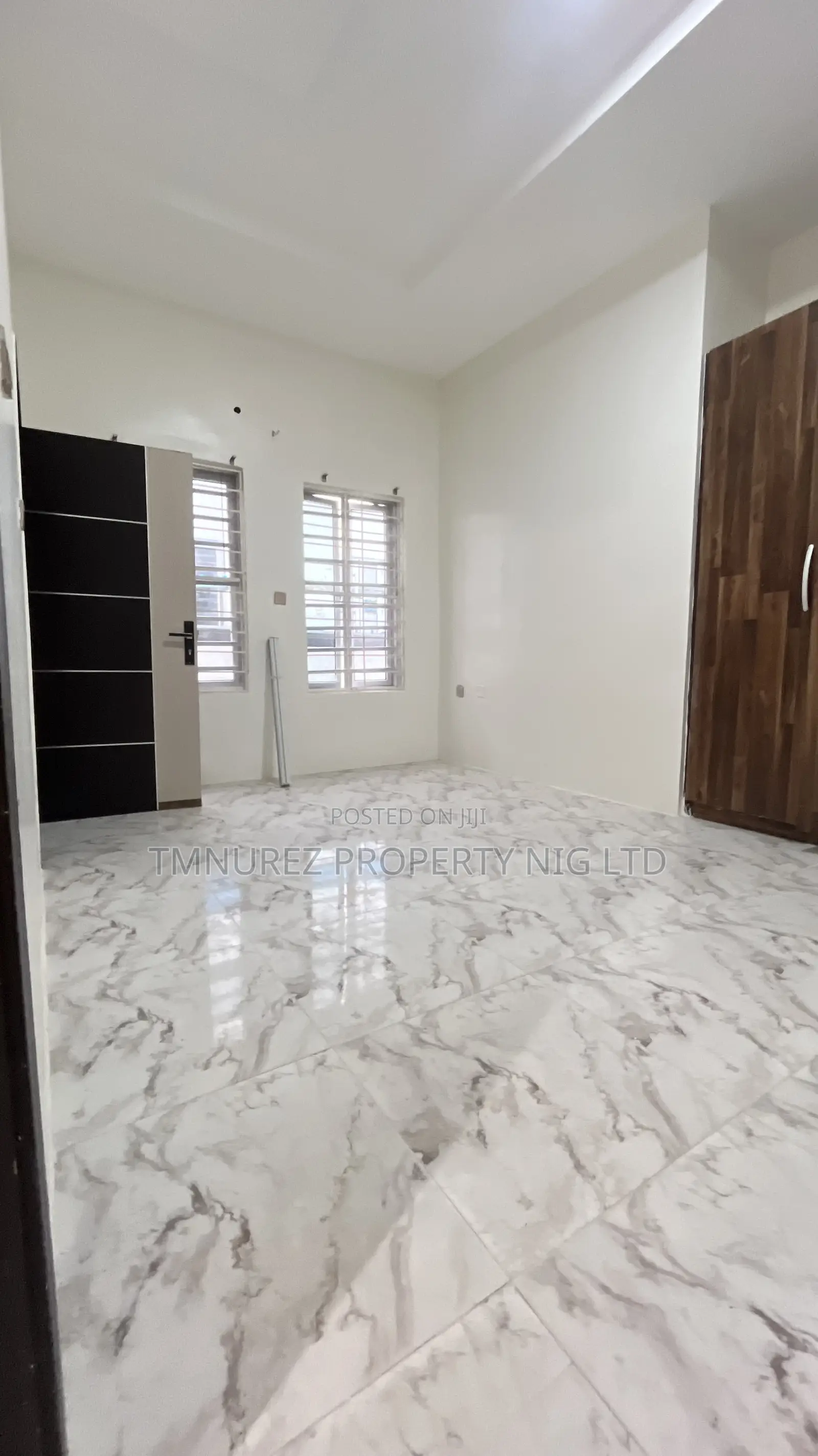 5bdrm Duplex in Chevron for rent in Chevron