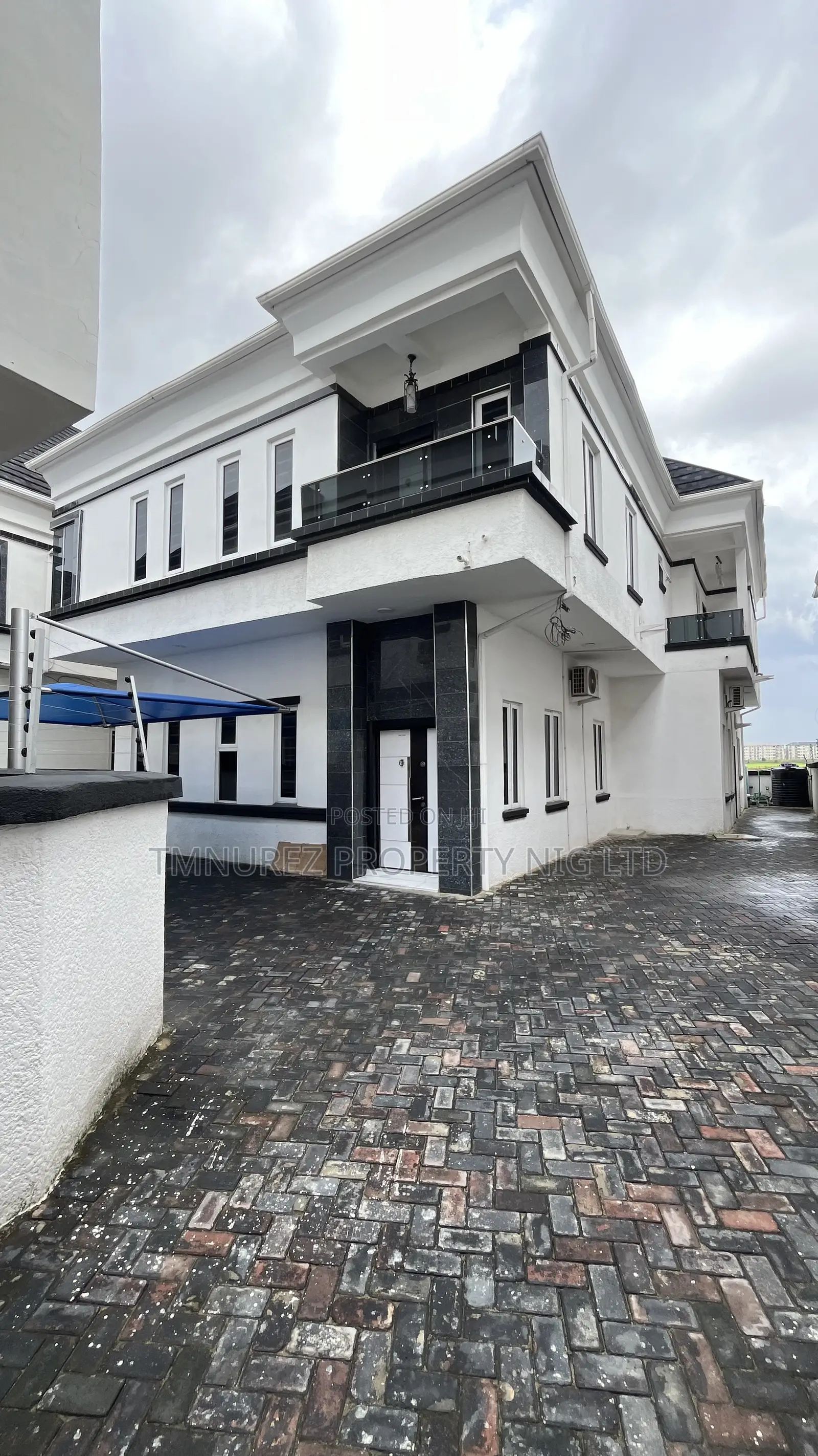 5bdrm Duplex in Chevron for rent in Chevron