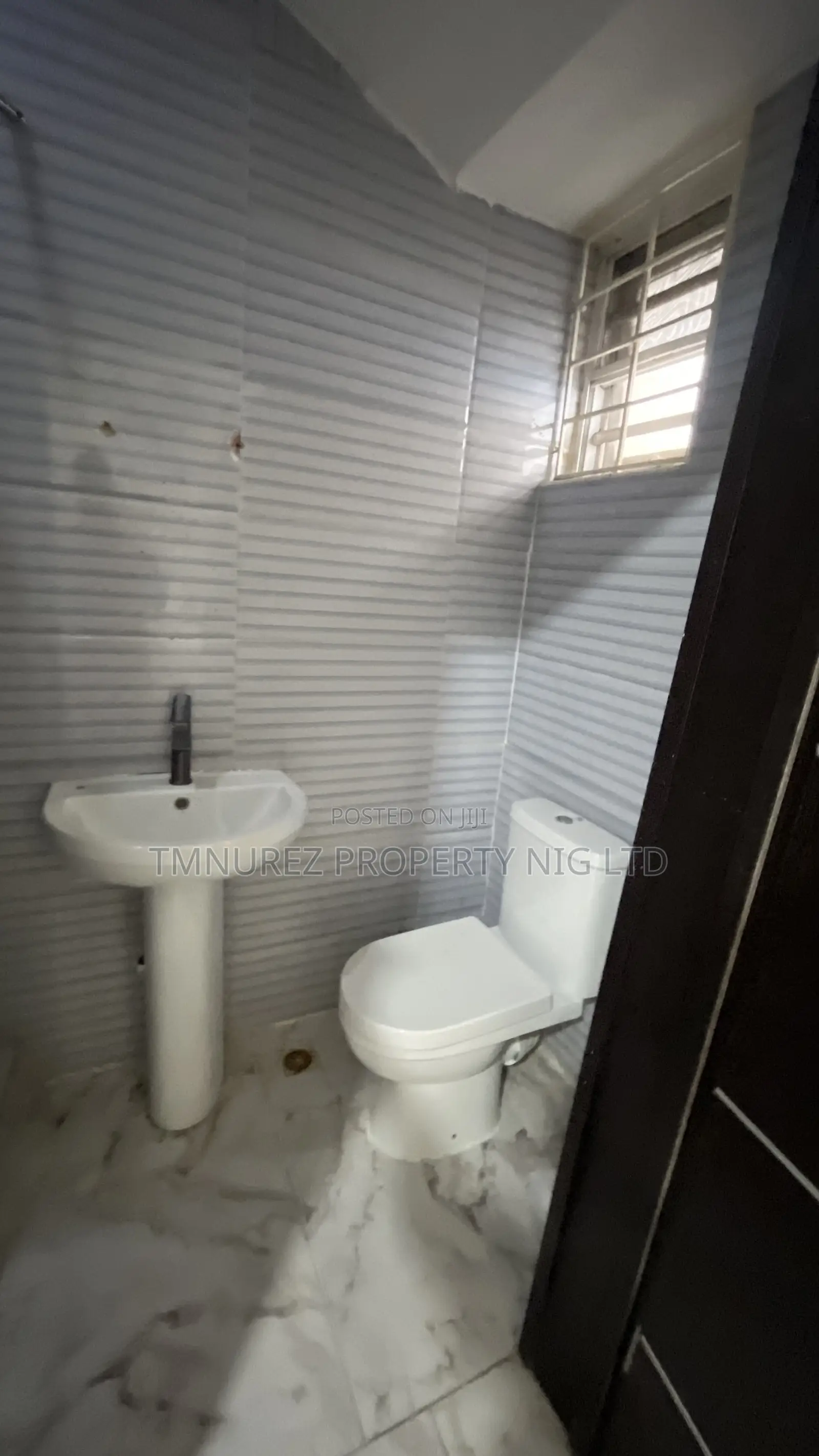 5bdrm Duplex in Chevron for sale in Chevron
