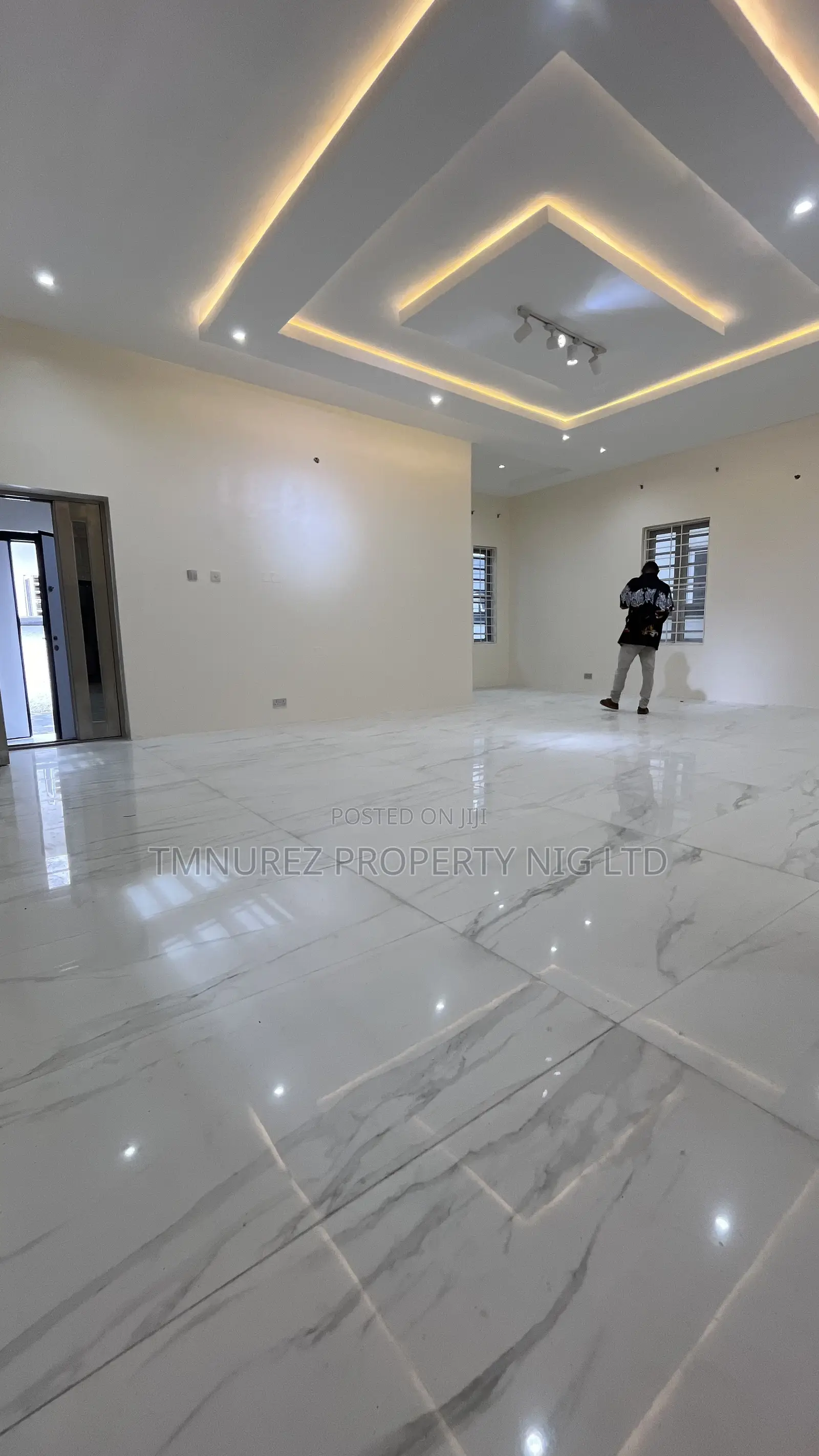 5bdrm Duplex in Chevron for sale in Chevron