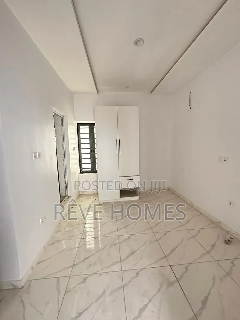 3bdrm Apartment in Mobil, Ilaje for sale in Ilaje