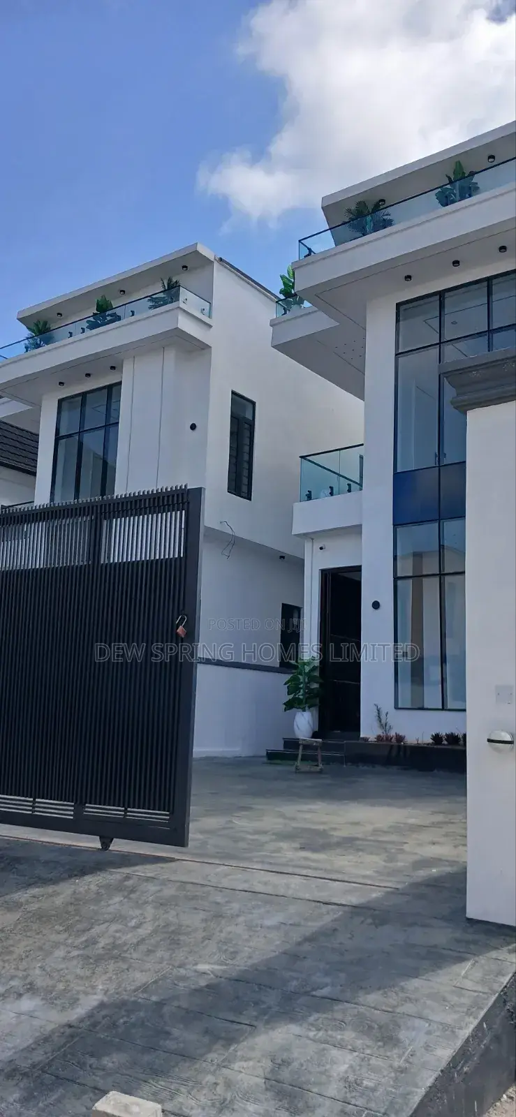 5bdrm Duplex in Harise Drive, Vgc for sale in VGC / Ajah