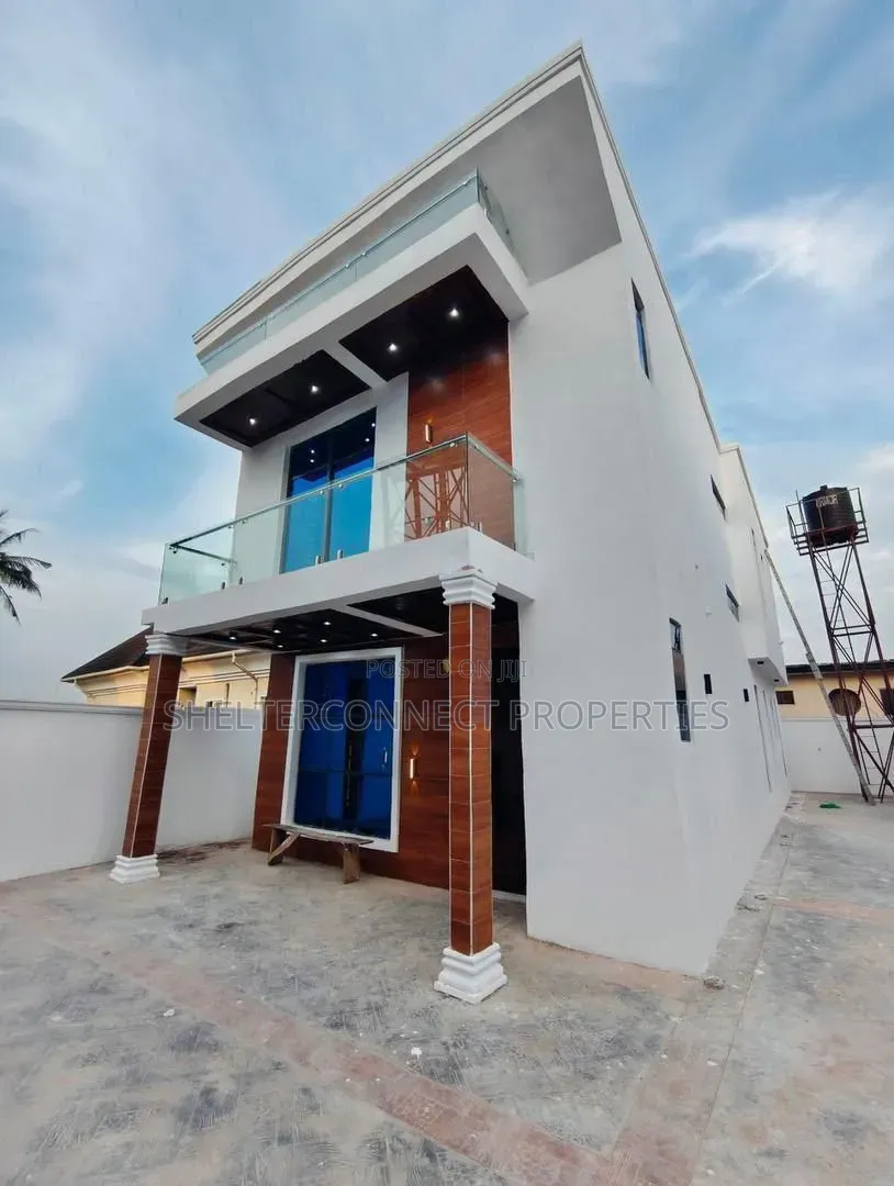 4bdrm Duplex in Fagba for sale in Fagba