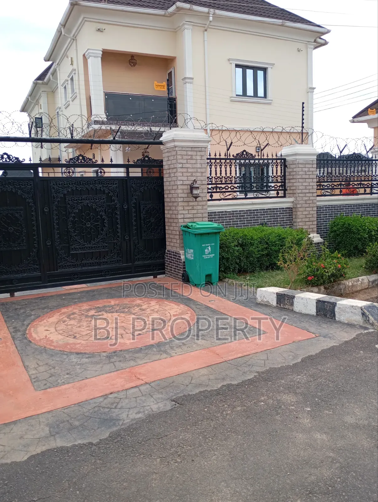 4bdrm Duplex in Justice, Bunkoro for sale in Bunkoro
