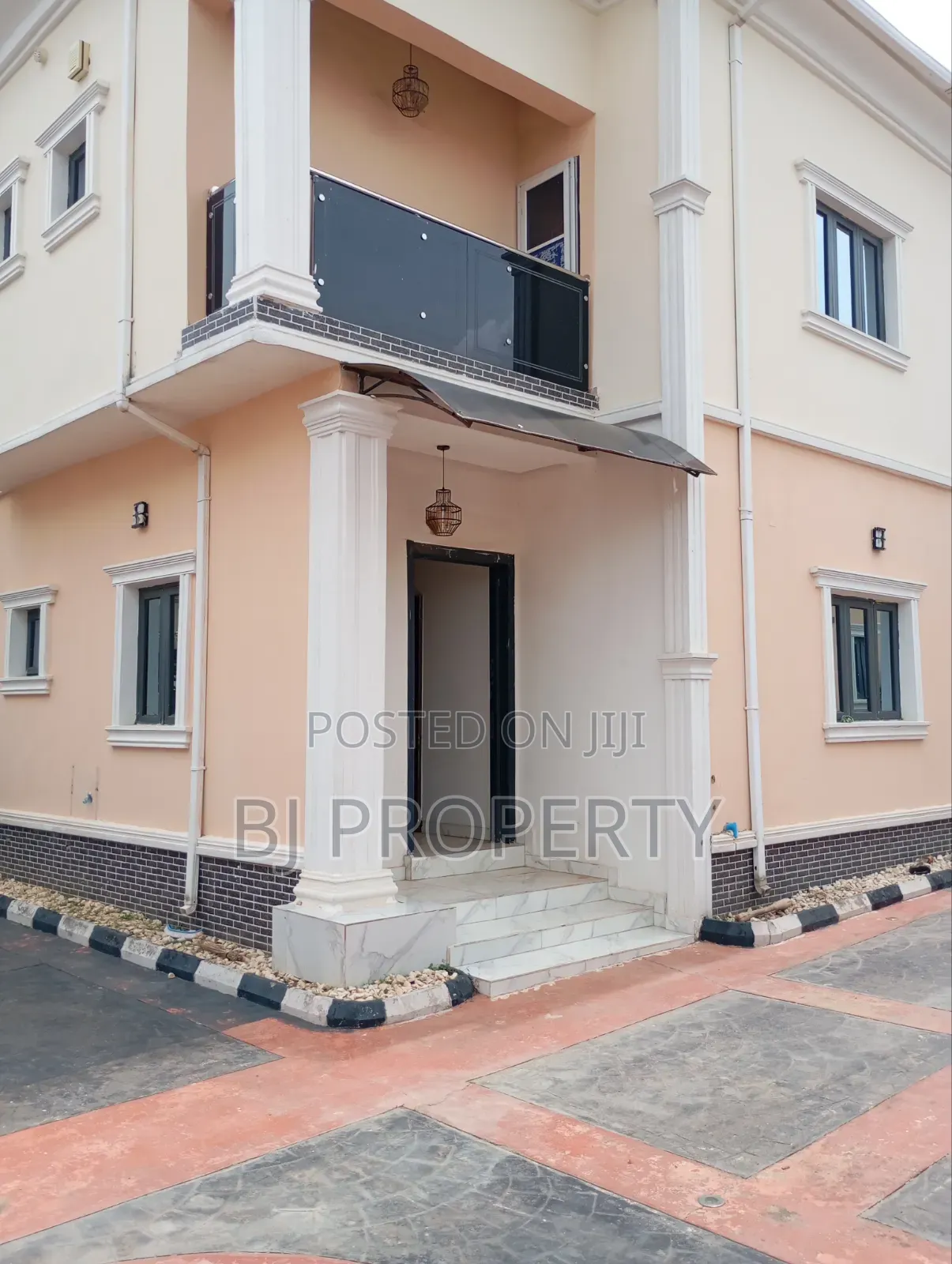 4bdrm Duplex in Justice, Bunkoro for sale in Bunkoro
