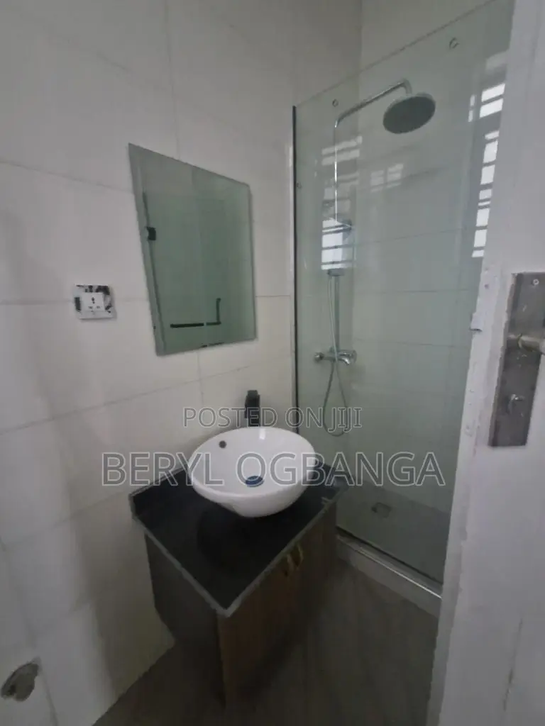 5bdrm Duplex in Ikota for sale in Ikota