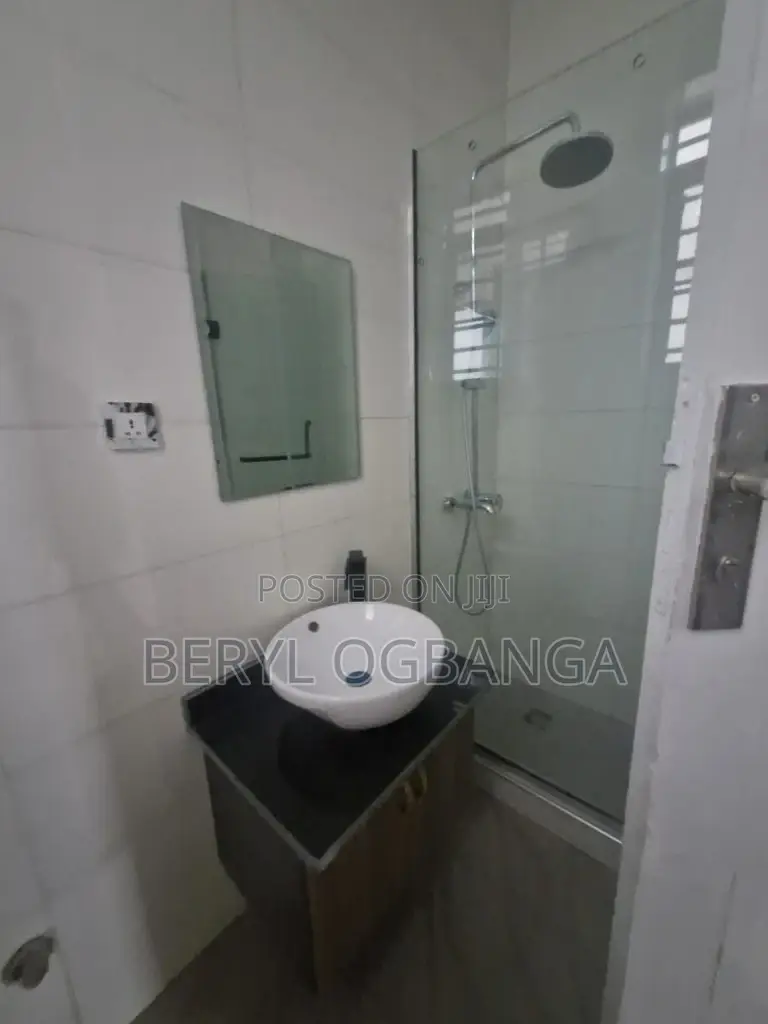 5bdrm Duplex in Ikota for sale in Ikota