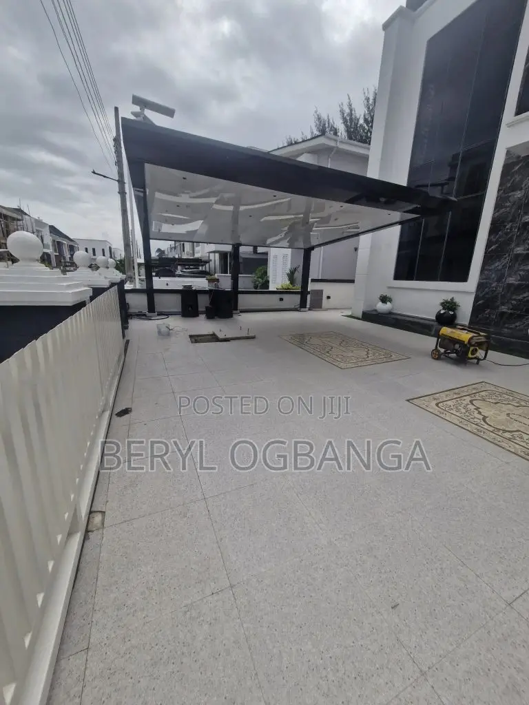 5bdrm Duplex in Ikota for sale in Ikota