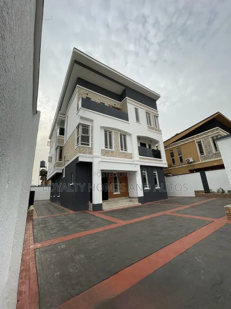 8bdrm Duplex in Egbeda for sale in Egbeda