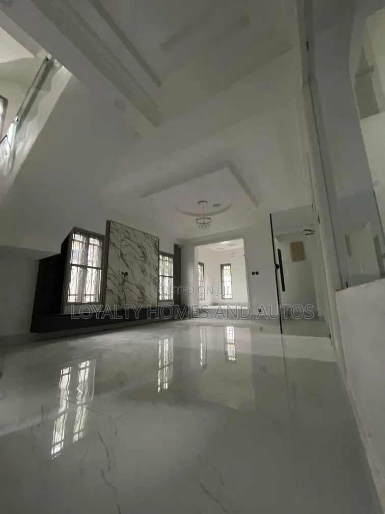 8bdrm Duplex in Egbeda for sale in Egbeda