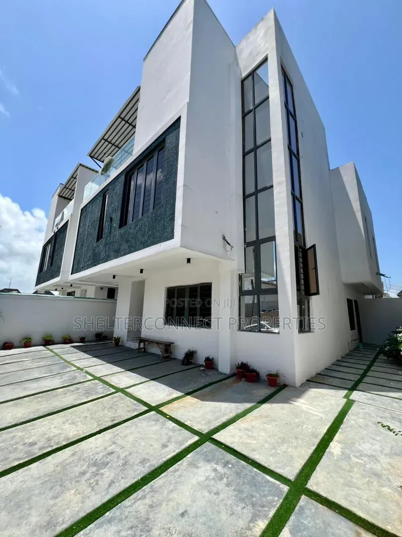 4bdrm Duplex in Ologolo for sale in Ologolo