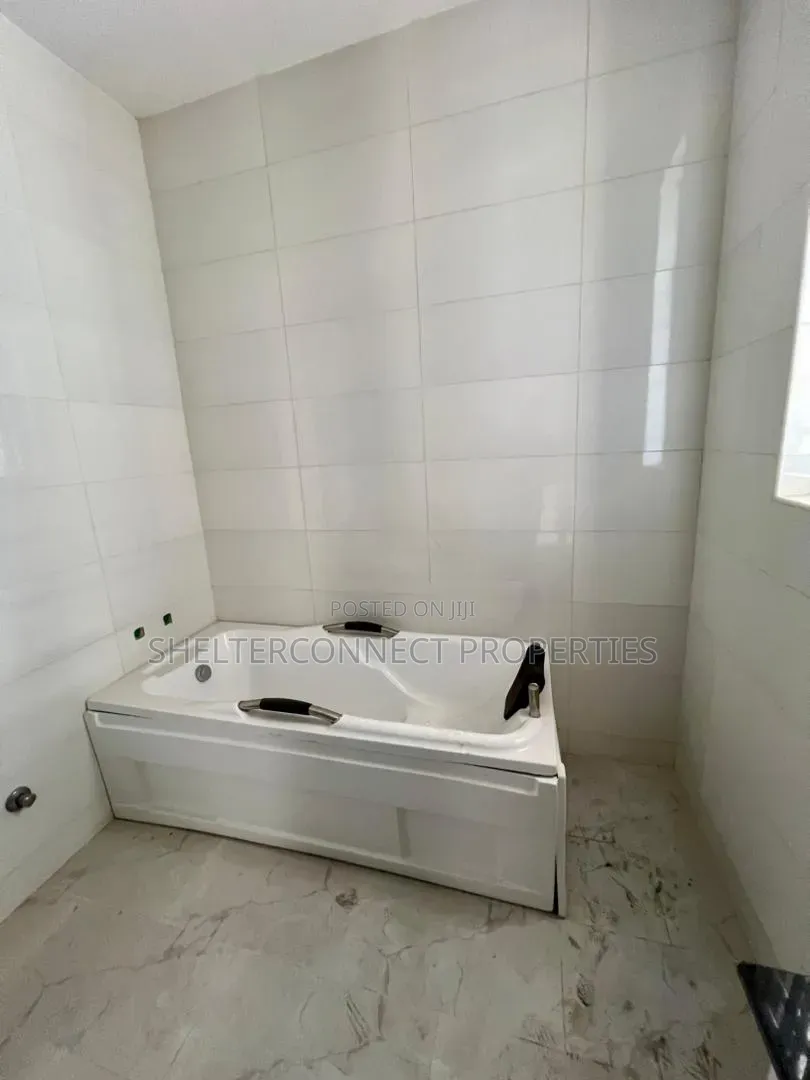 4bdrm Duplex in Ologolo for sale in Ologolo