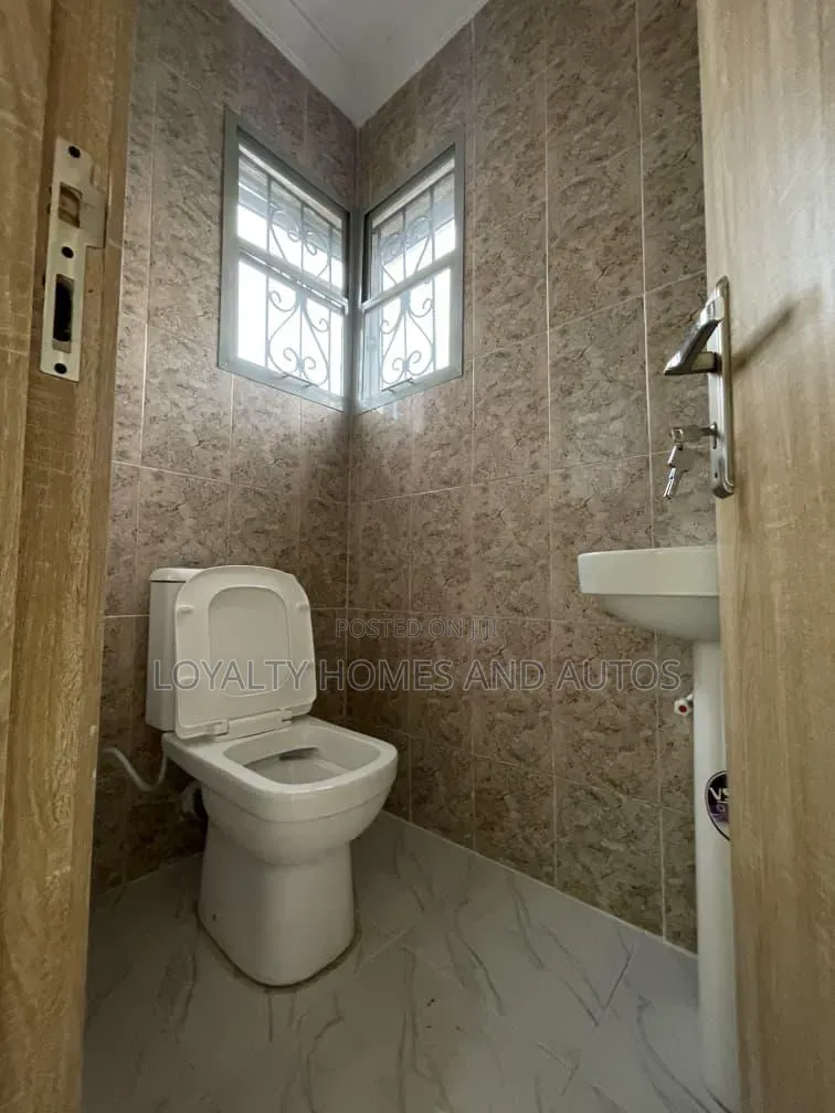 8bdrm Duplex in Egbeda for sale in Egbeda