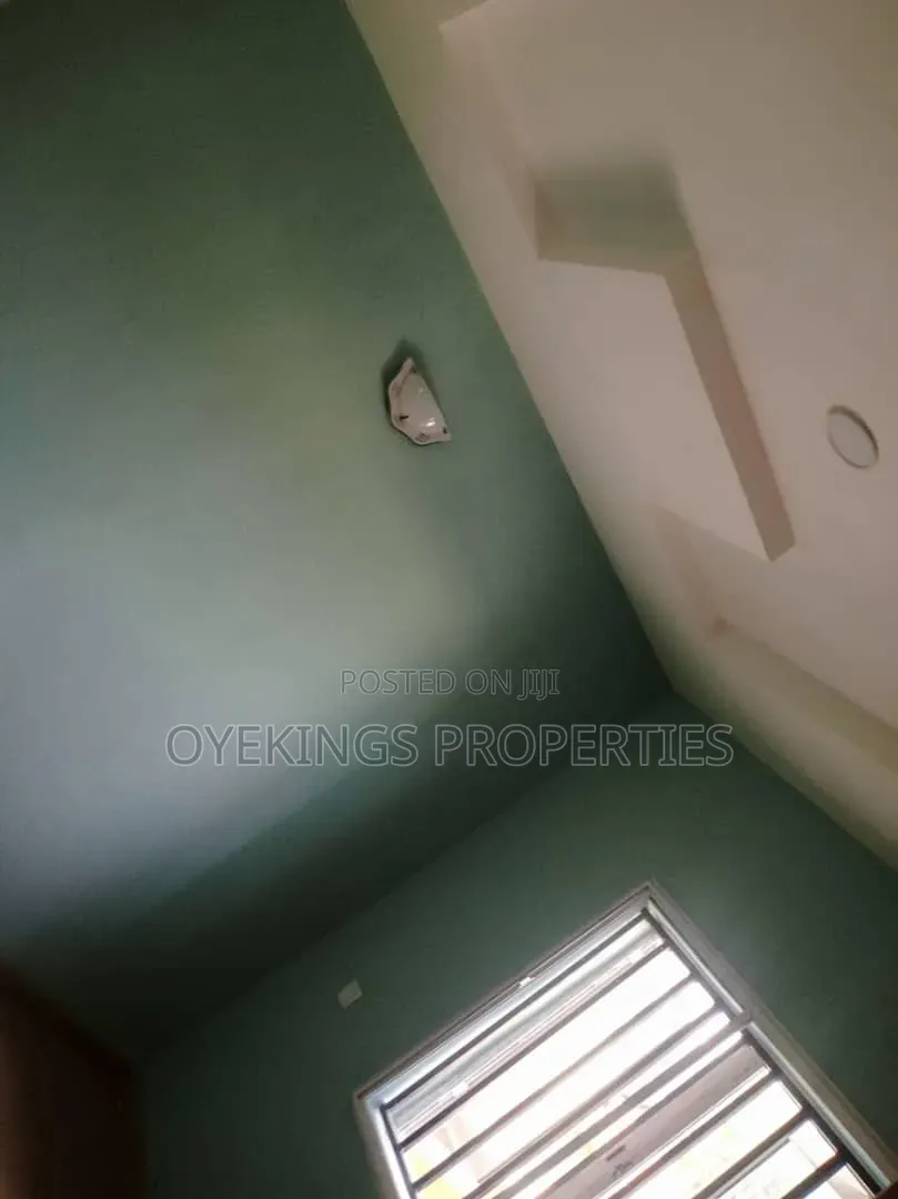3bdrm Block of Flats in Hassan Block, Elebu, Oluyole Estate for rent in Oluyole Estate