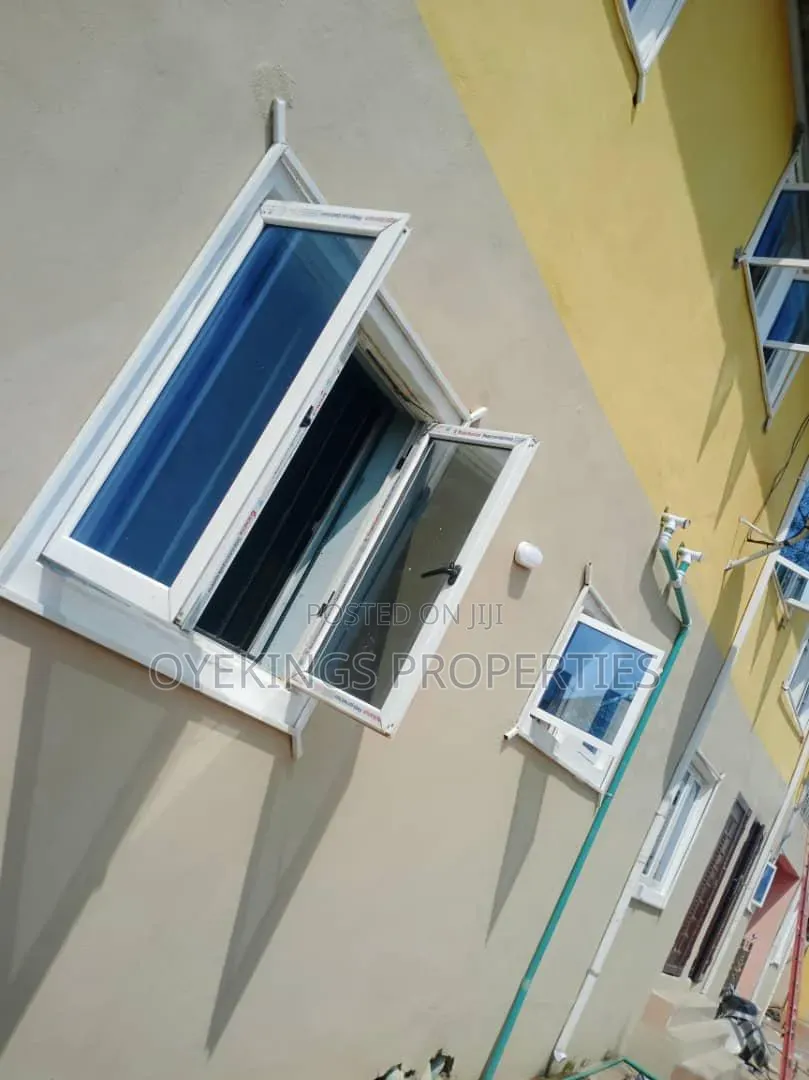 3bdrm Block of Flats in Hassan Block, Elebu, Oluyole Estate for rent in Oluyole Estate