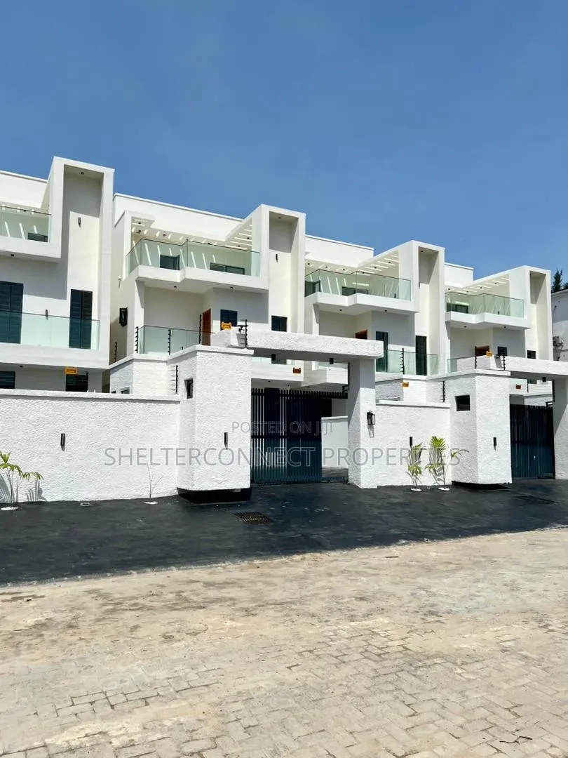 4bdrm Duplex in Ikota for sale in Ikota