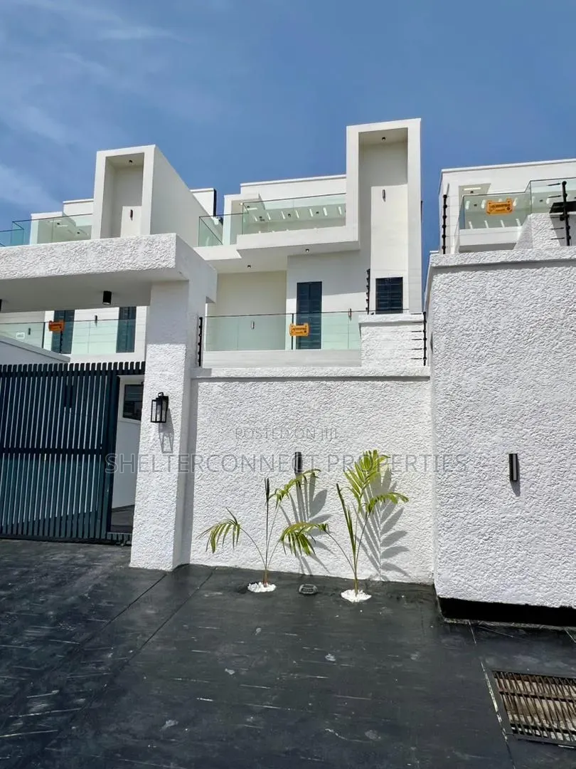 4bdrm Duplex in Ikota for sale in Ikota