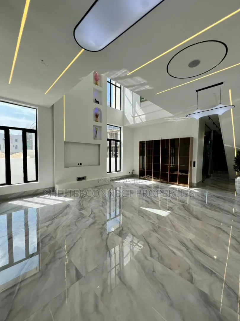 5bdrm Duplex in Lekki Phase 1 for sale in Lekki Phase 1