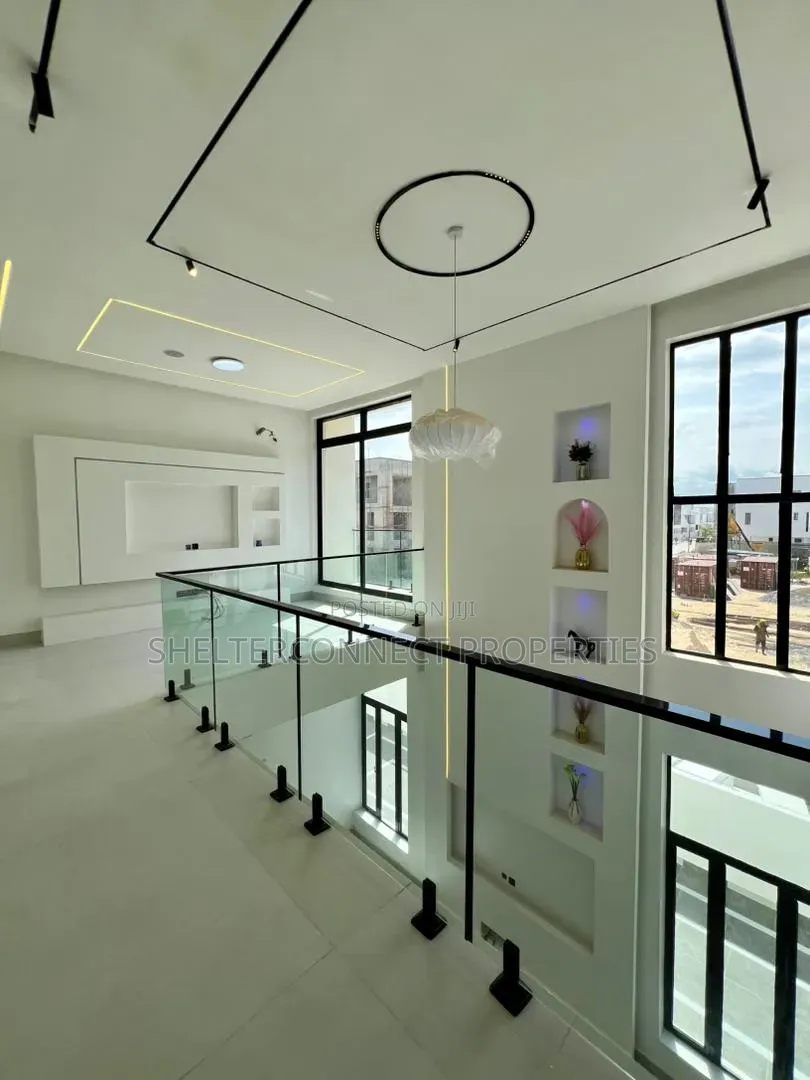 5bdrm Duplex in Lekki Phase 1 for sale in Lekki Phase 1