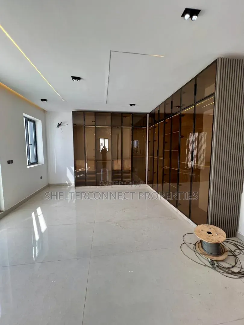 6bdrm Duplex in Lekki Phase 1 for sale in Lekki Phase 1
