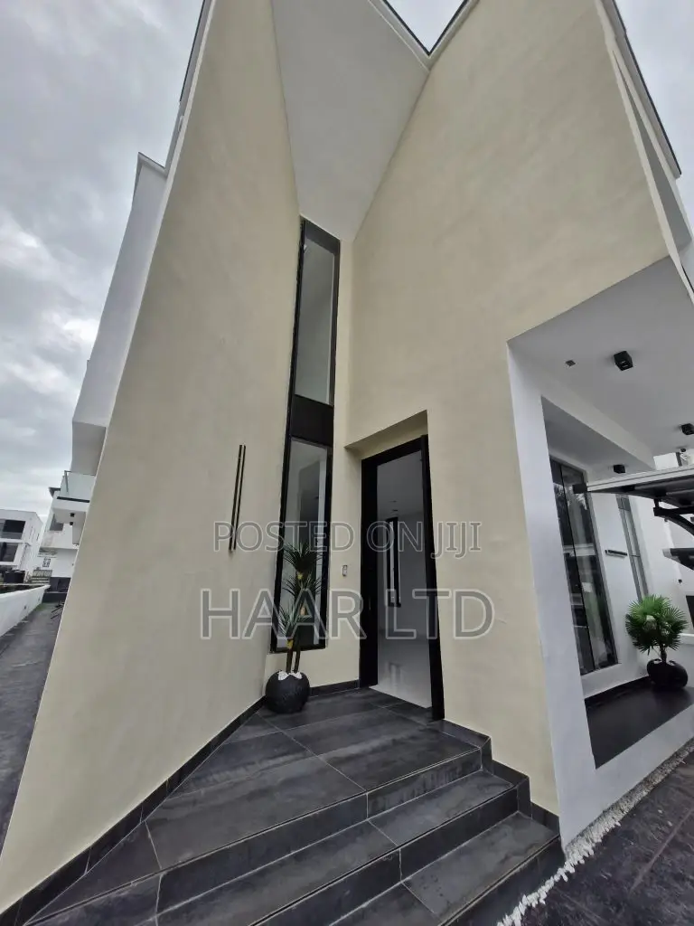 5bdrm Duplex in Ikota for sale in Ikota