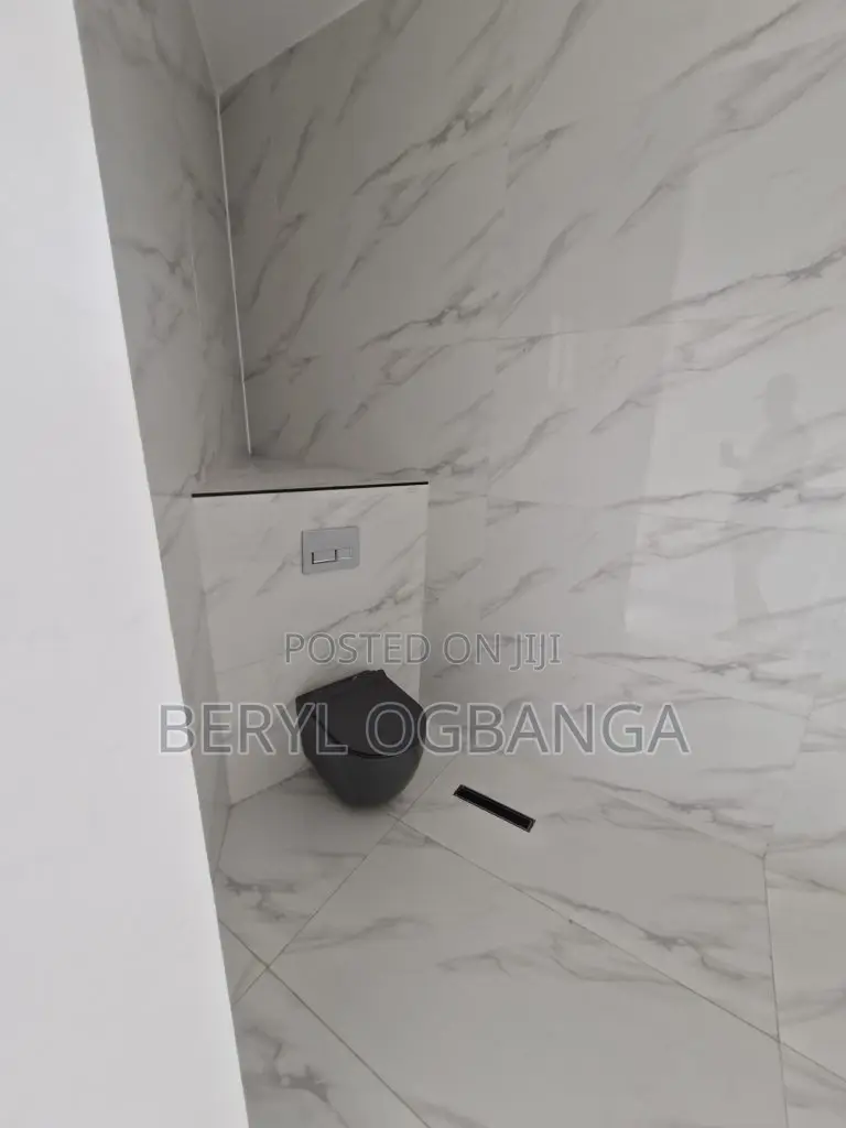 5bdrm Duplex in Ikota for sale in Ikota