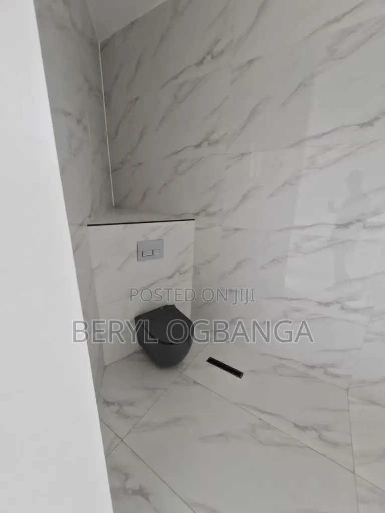 5bdrm Duplex in Ikota for sale in Ikota