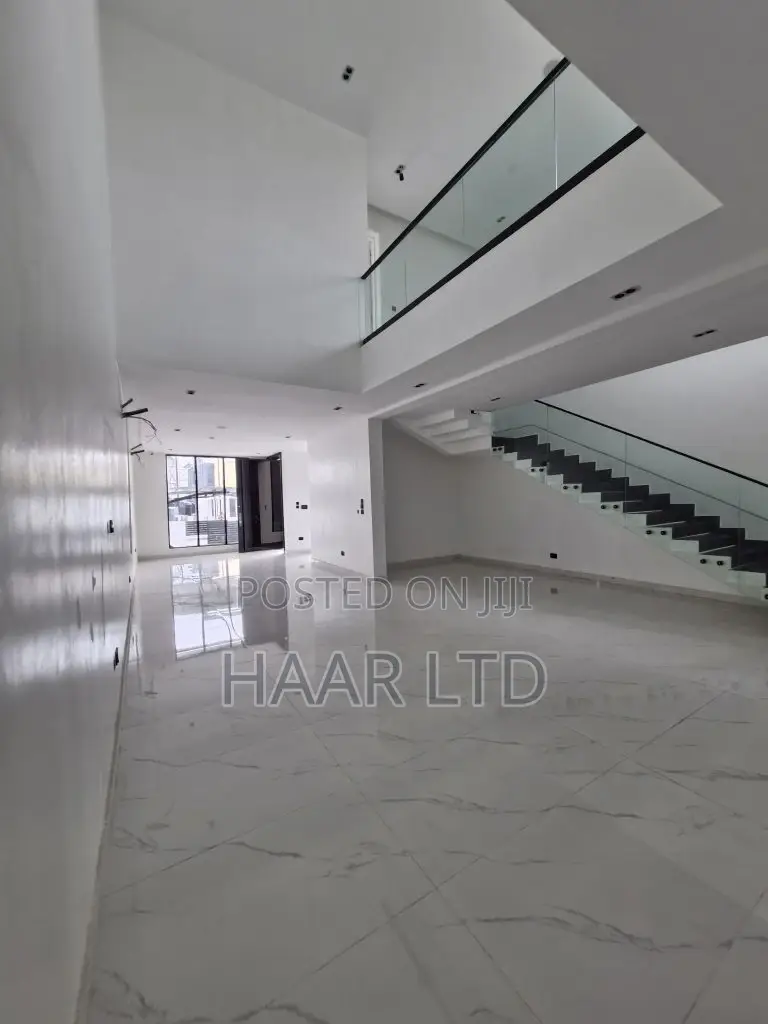 5bdrm Duplex in Ikota for sale in Ikota