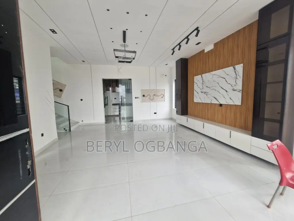 4bdrm Duplex in Ado for sale in Ado