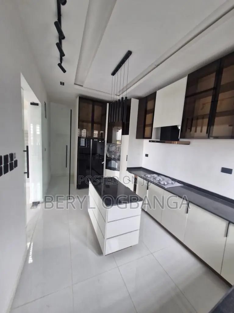 4bdrm Duplex in Ado for sale in Ado