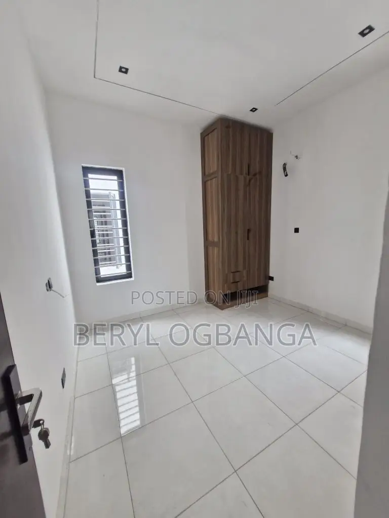 4bdrm Duplex in Ado for sale in Ado
