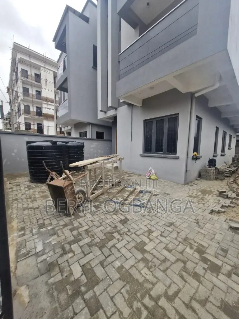 4bdrm Duplex in Lekki Phase 1 for sale in Lekki Phase 1
