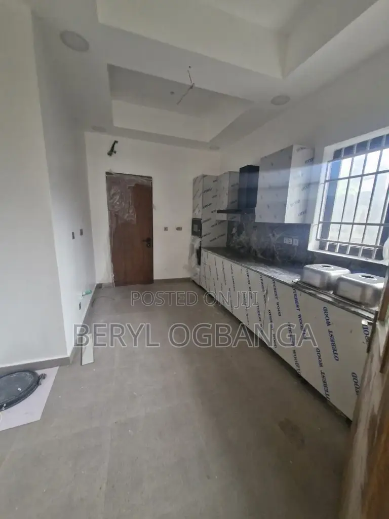 4bdrm Duplex in Lekki Phase 1 for sale in Lekki Phase 1