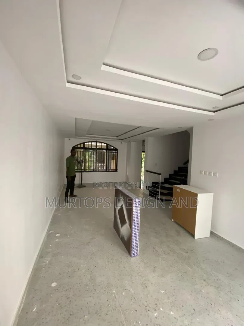 4bdrm Townhouse / Terrace in Kofo Abayomi for rent in Kofo Abayomi