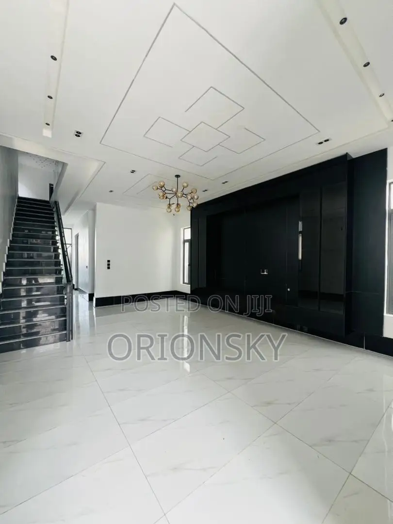 5bdrm Duplex in Ajah, Off Lekki-Epe Expressway for sale in Off Lekki-Epe Expressway