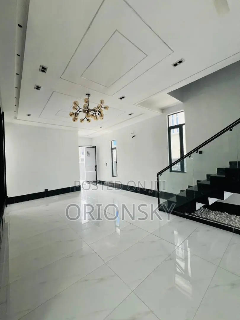 5bdrm Duplex in Ajah, Off Lekki-Epe Expressway for sale in Off Lekki-Epe Expressway