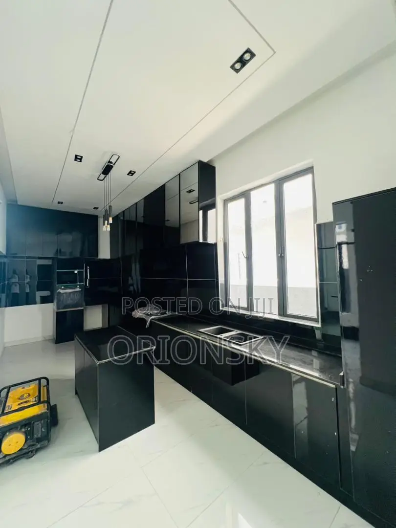 5bdrm Duplex in Ajah, Off Lekki-Epe Expressway for sale in Off Lekki-Epe Expressway
