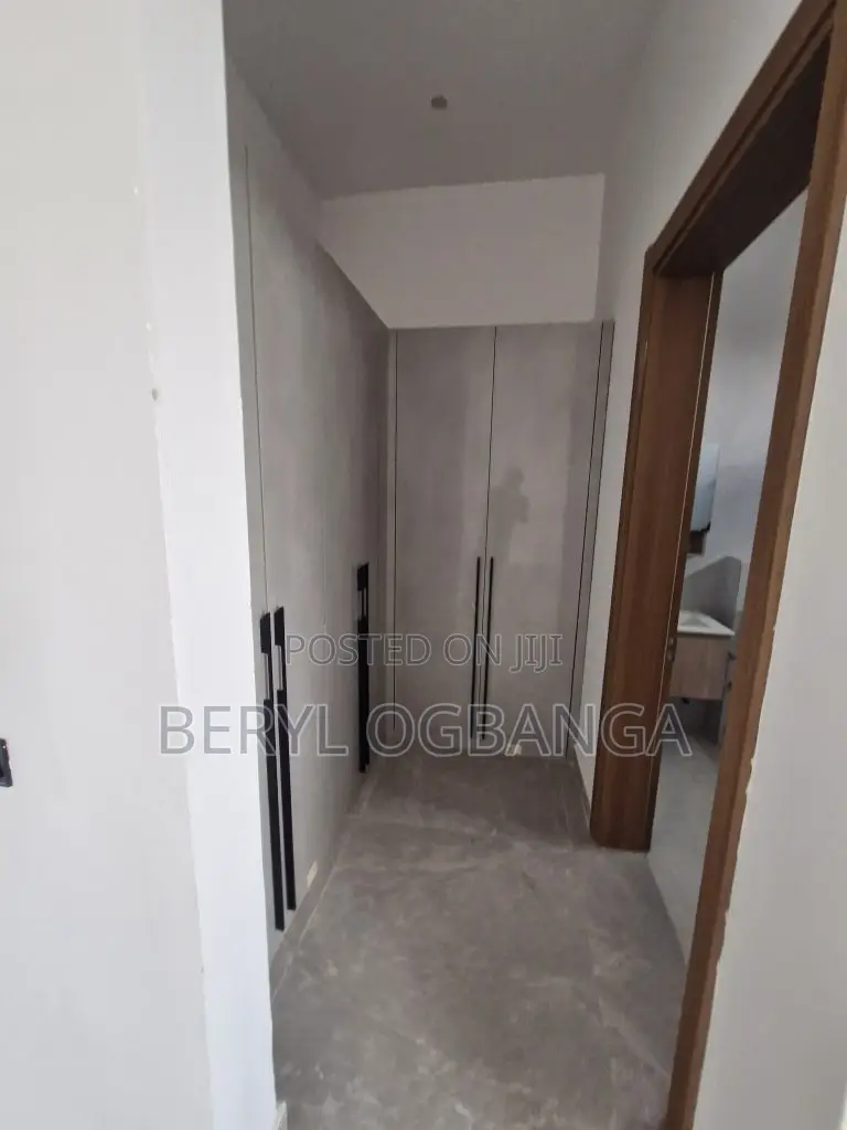 5bdrm Duplex in Ikate for sale in Ikate