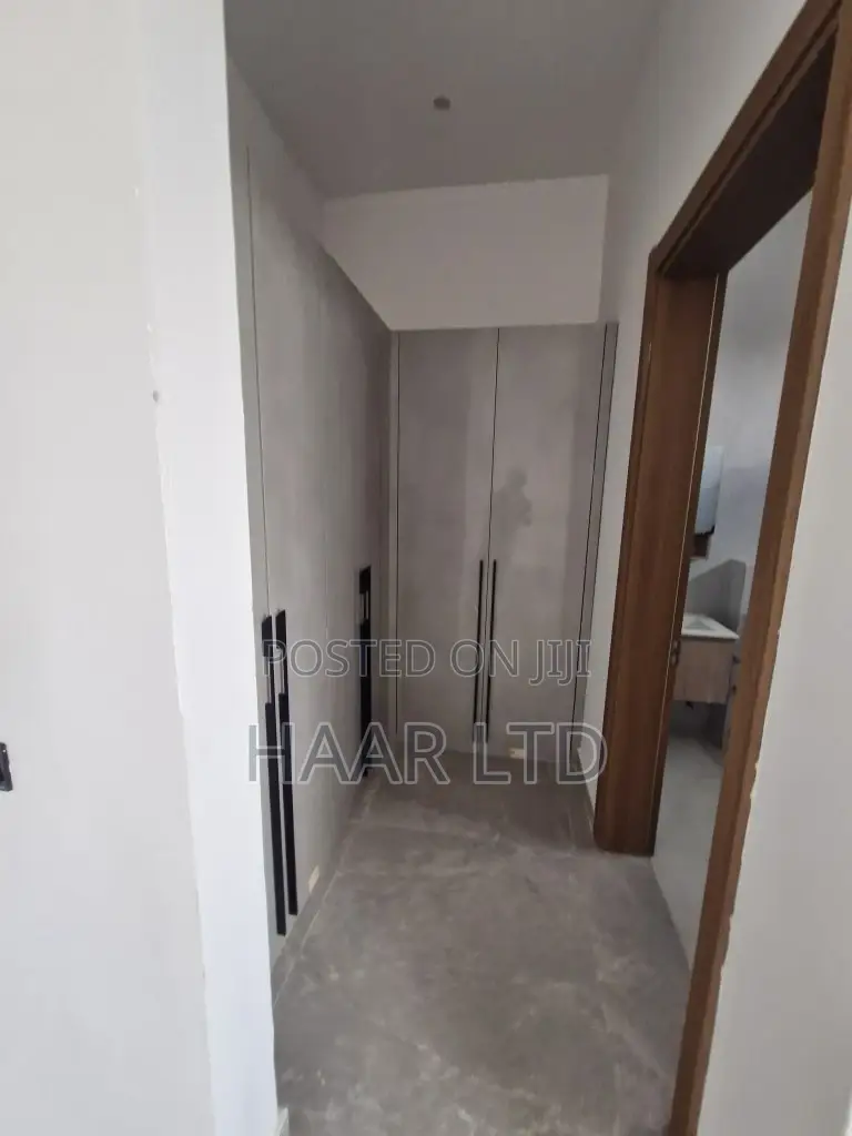 5bdrm Duplex in Ikate for sale in Ikate
