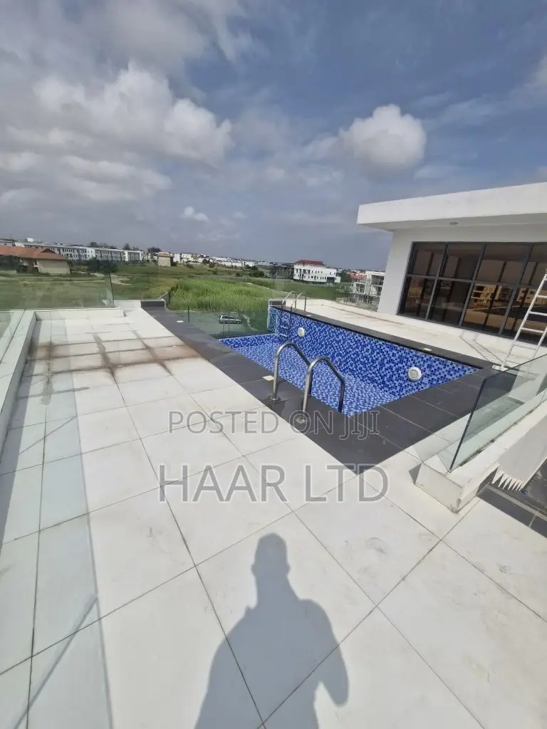 5bdrm Duplex in Ikate for sale in Ikate