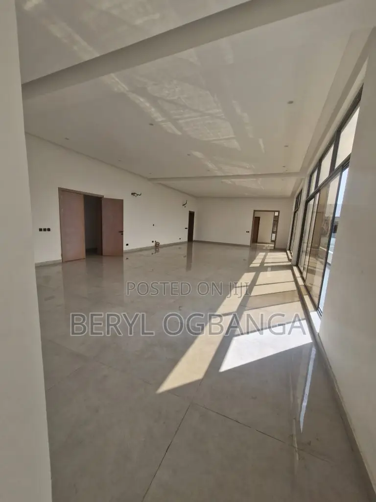 5bdrm Duplex in Ikate for sale in Ikate
