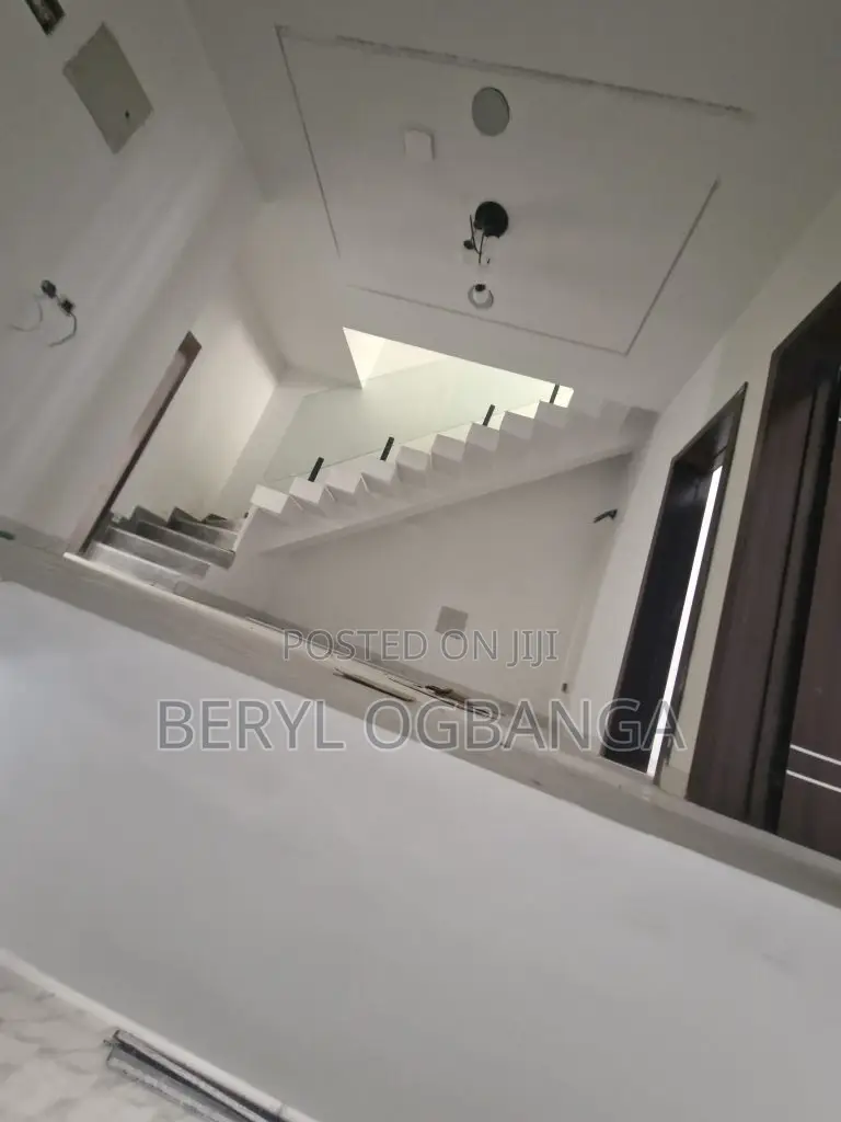 4bdrm Duplex in Osapa london for sale in Osapa london