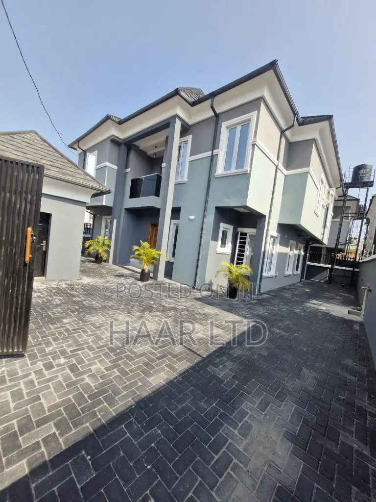 5bdrm Duplex in Lekki Phase 1 for sale in Lekki Phase 1