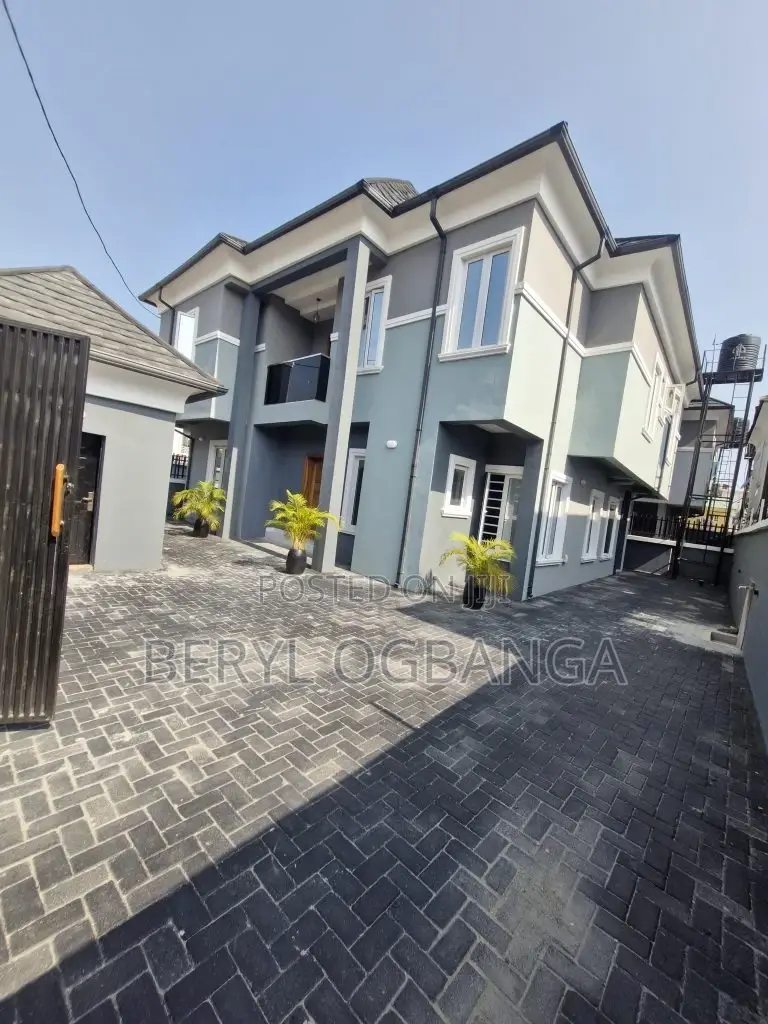 5bdrm Duplex in Lekki Phase 1 for sale in Lekki Phase 1