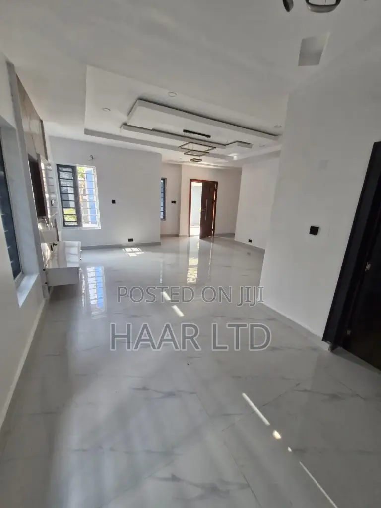 5bdrm Duplex in Lekki Phase 1 for sale in Lekki Phase 1