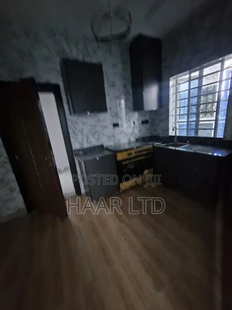 5bdrm Duplex in Lekki Phase 1 for sale in Lekki Phase 1