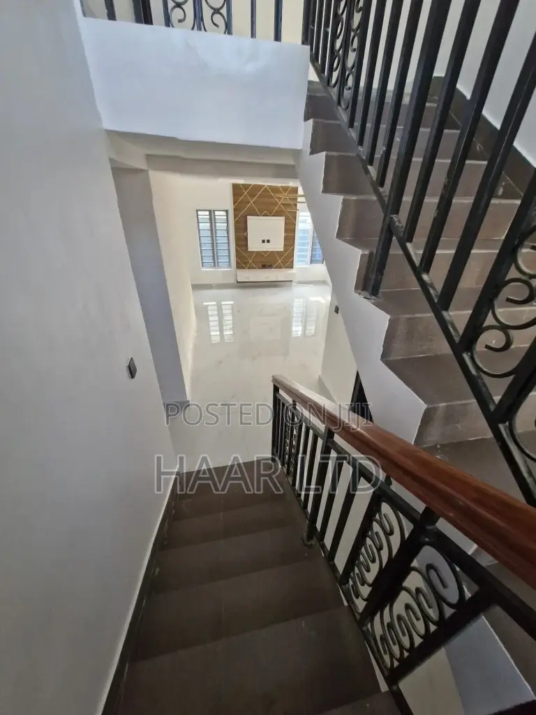 5bdrm Duplex in Lekki Phase 1 for sale in Lekki Phase 1