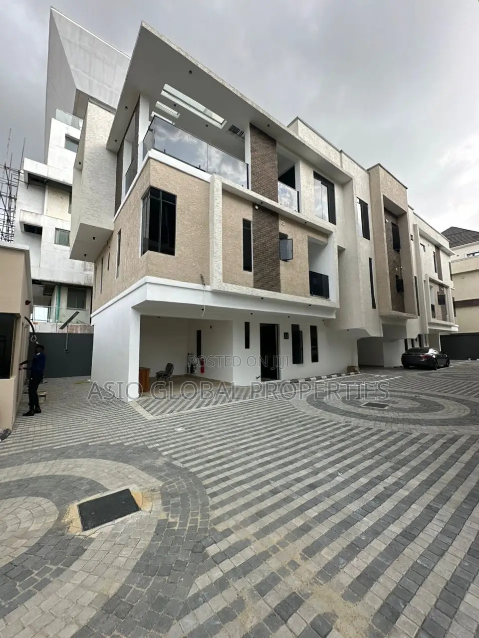 4bdrm Duplex in Lekki Phase 1 for sale in Lekki Phase 1